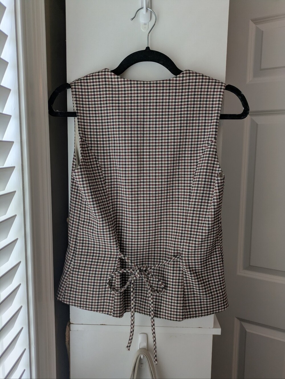 Abercrombie & Fitch Brown and Cream Plaid Sleeveless Button Vest - Picture 3 of 3